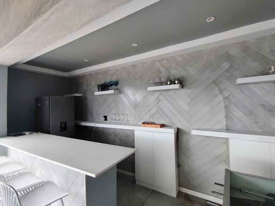 5 Bedroom Property for Sale in Brackenridge Western Cape